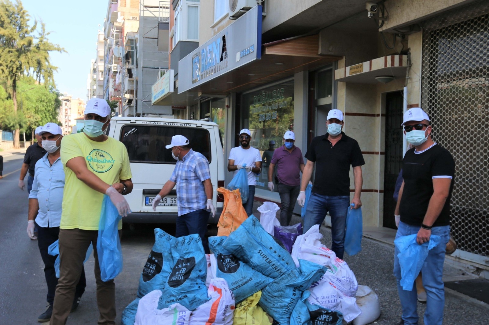 Efeler farkındalık için temizledi