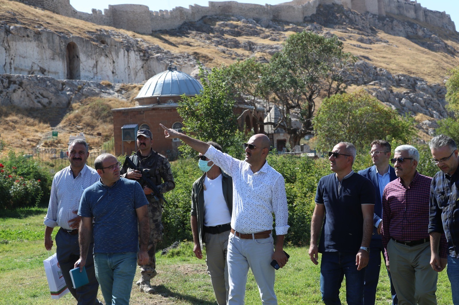 İpekyolu Kaymakamı ve Belediye Başkan Vekili  Aydın; kentteki incelemelerini sürdürüyor