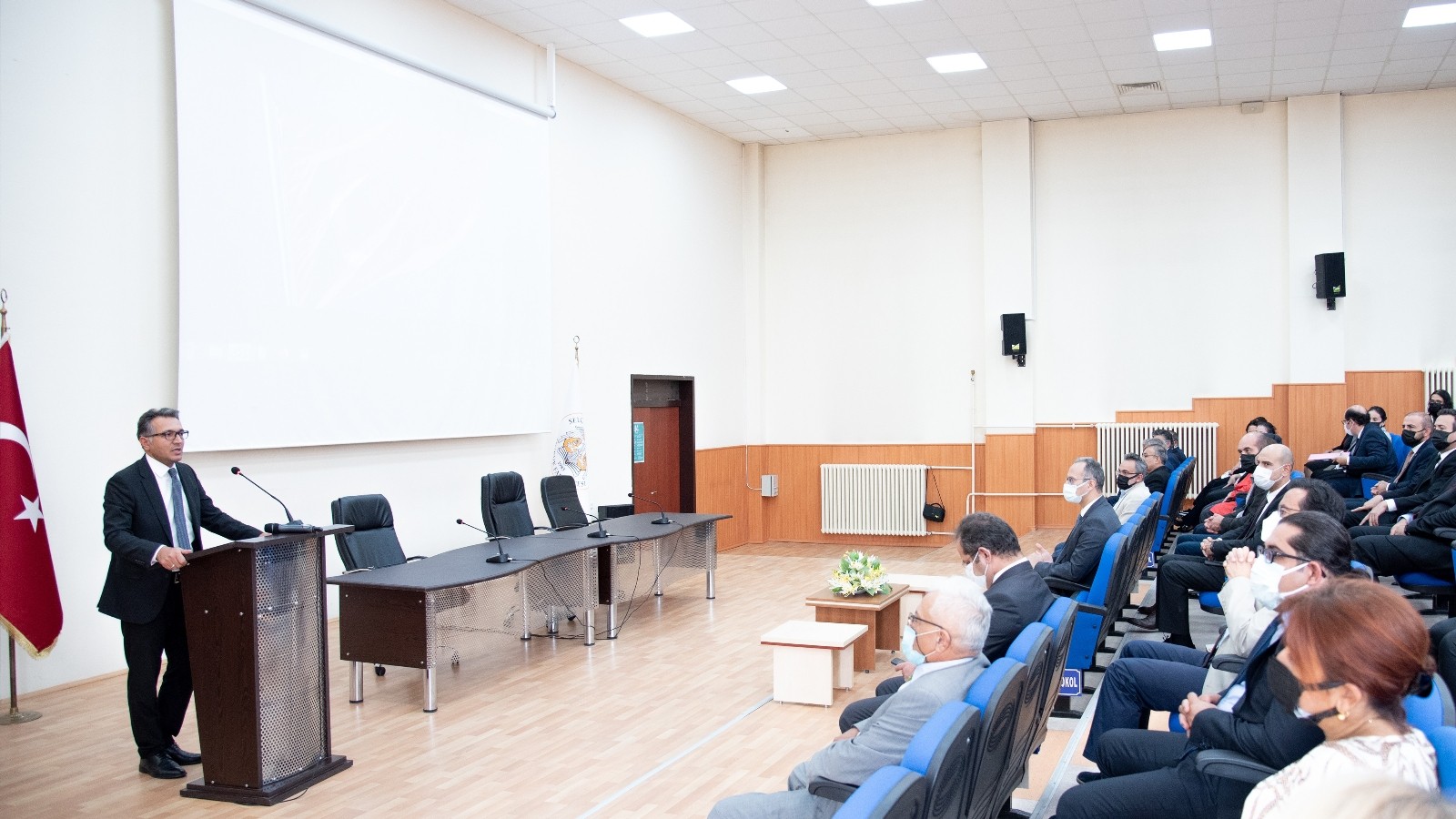 SÜ Hukuk Fakültesinde akademik kurul toplantısı yapıldı